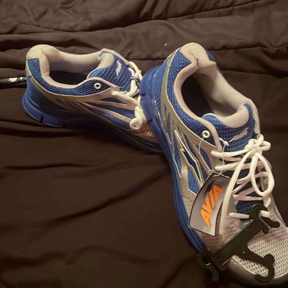 Brand New Avia Silver and Blue Size 13 Gym Shoes